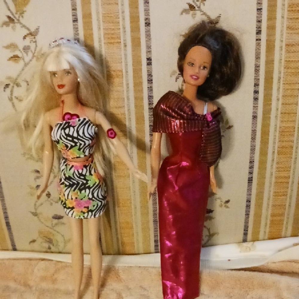 Barbie Dolls 90's with Colorful Dresses - Pink and Red